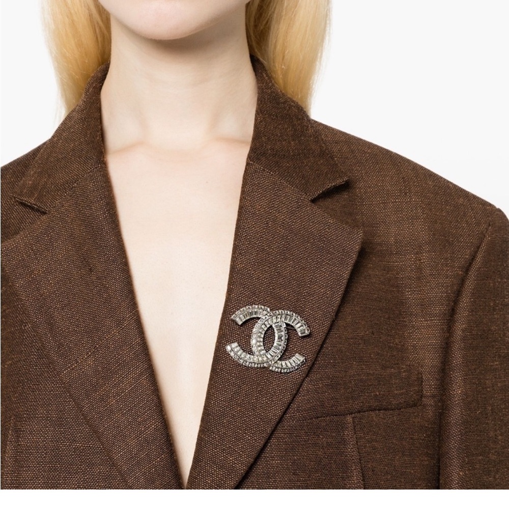 Classic All Crystal CC Logo Brooch Pin Silver Tone - Picture 3 of 8